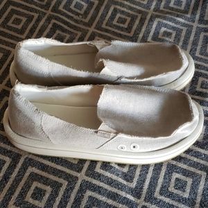 Sanuk Slip On's